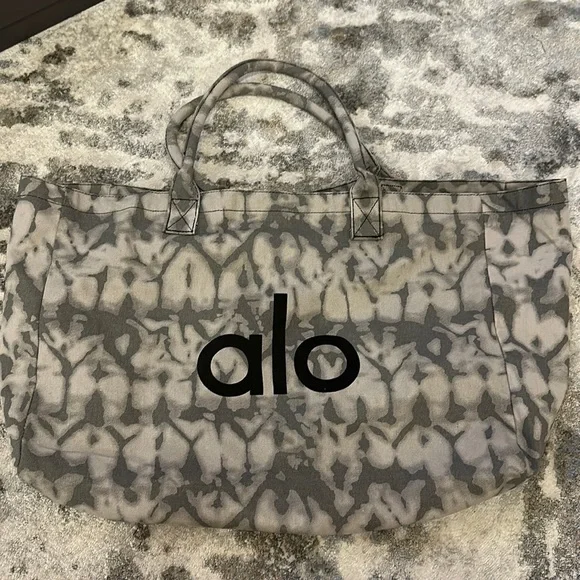 NEW ALO YOGA TOTE BAG - Picture 3 of 6